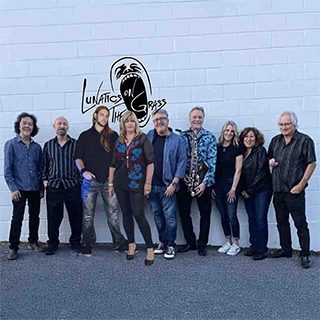 26 05 30 Lunatics On The Grass 320 02